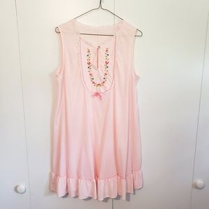 Vintage Gilead 70's pink embroidered nightgown